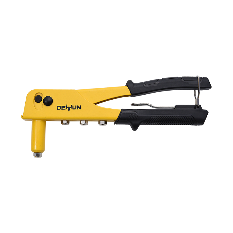 What are the advantages of the plastic-coated handle of the Single Steel Insulation Hand Riveter?